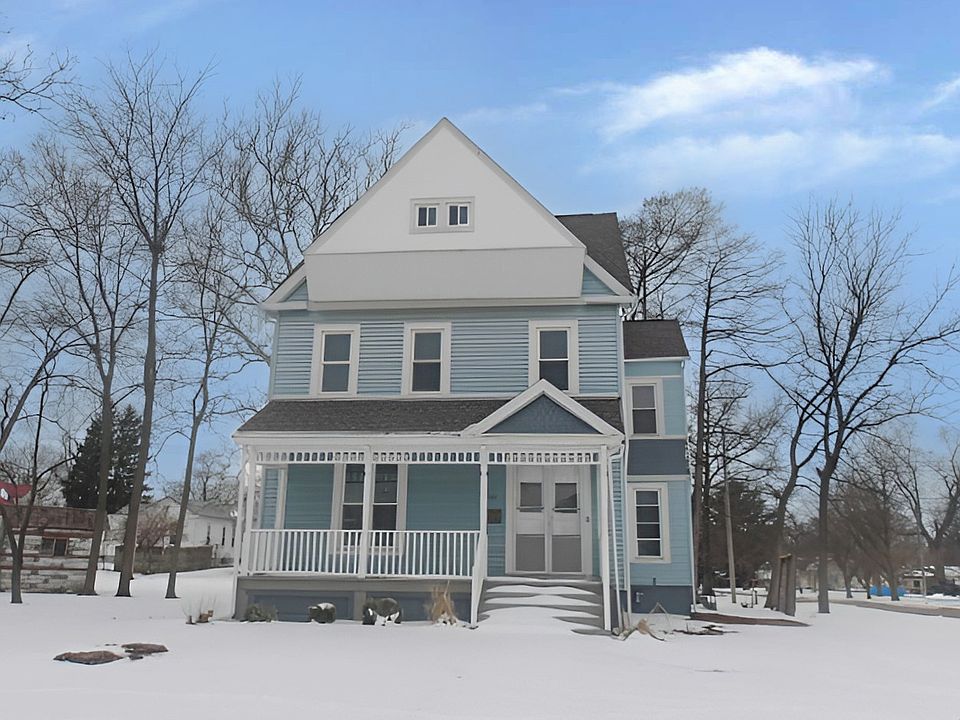 1st image of 612 N Broadway St
