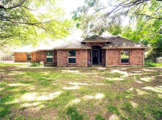 832 Clearwater Dr, Midlothian, TX 76065
