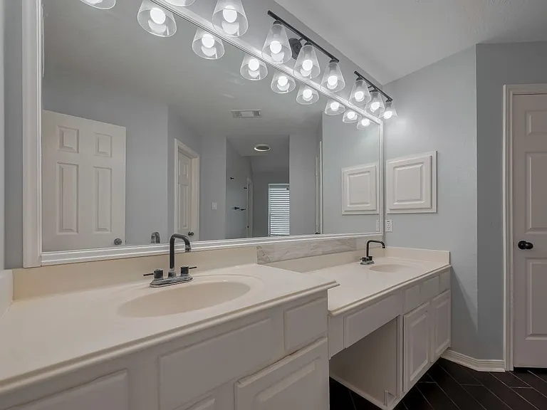 311 N Esplanade Ln — Photo 36