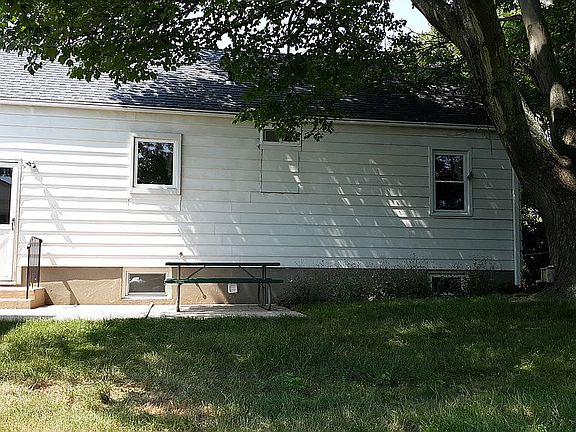 3rd image of 102 Sullivan Ave