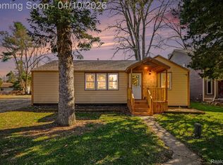 211 Cardinal Ave, Commerce Township, MI