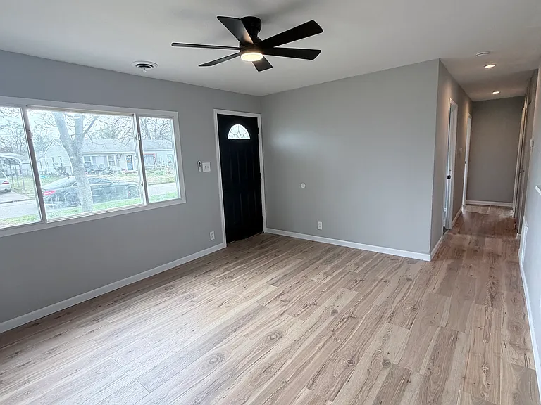 705 Saint Martin Dr — Photo 3
