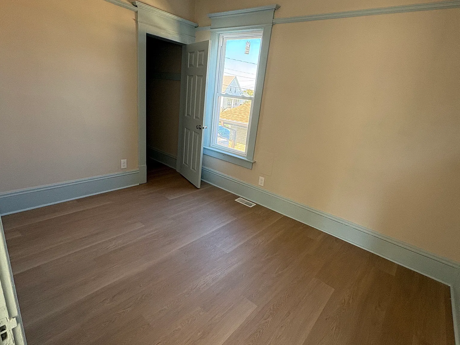 5 bed, 1708 sqft, $3,500 — Photo 3