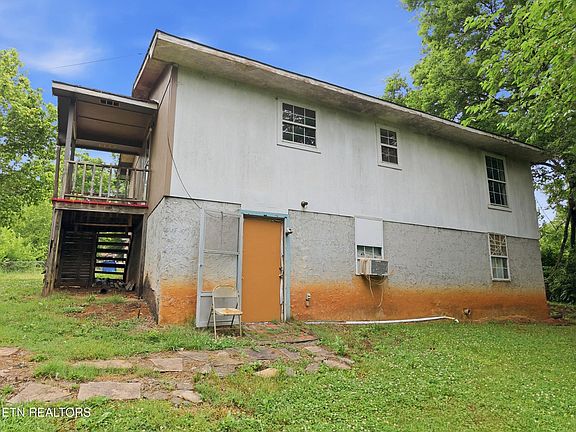 3rd image of 809 E Rhoten St