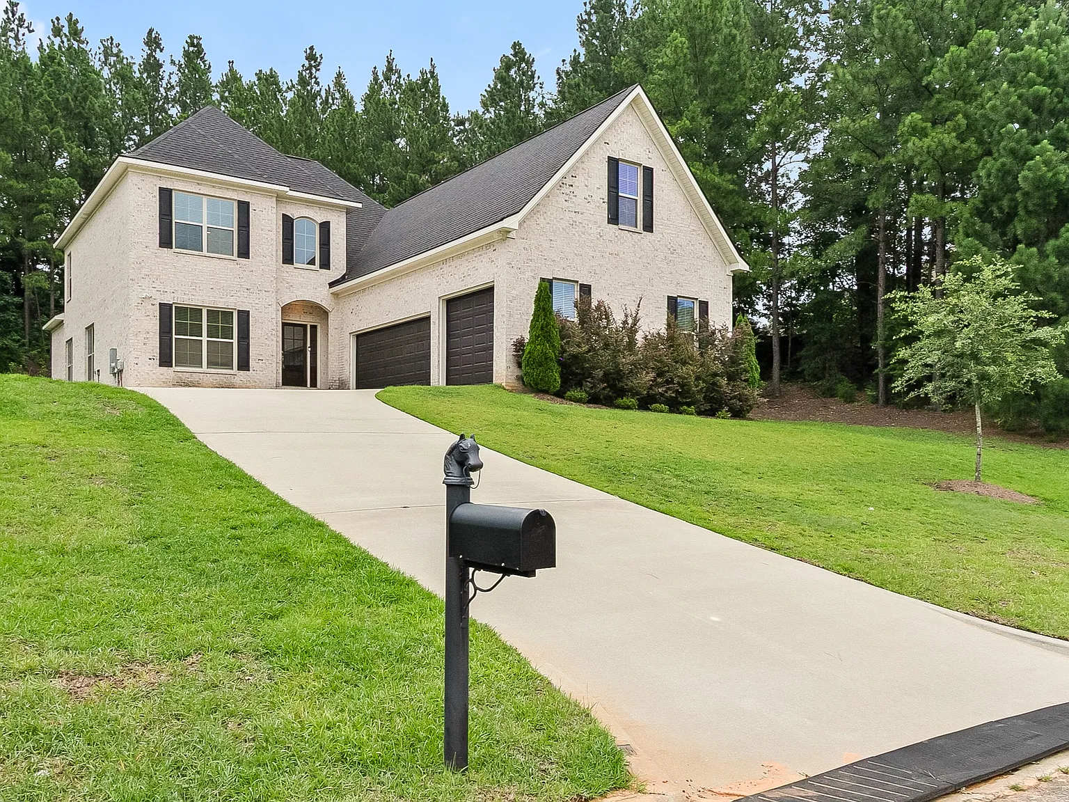 4 bed, 3.5 bath, 3350 sqft, $3,595 — Photo 2