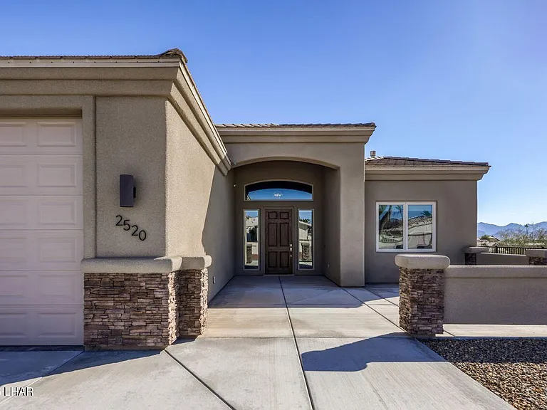 2520 Demaret Dr — Photo 4