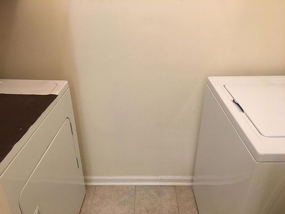 4th image of 1600 Long Grove Dr Unit 911