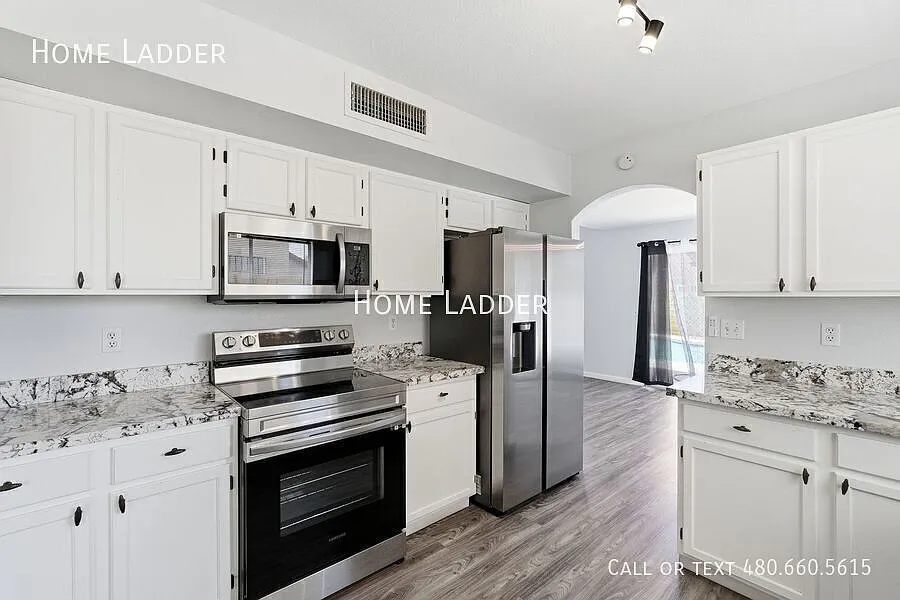 Beautifully maintained 3-bedroom, 2.5-bath home with no HOA! — Photo 2