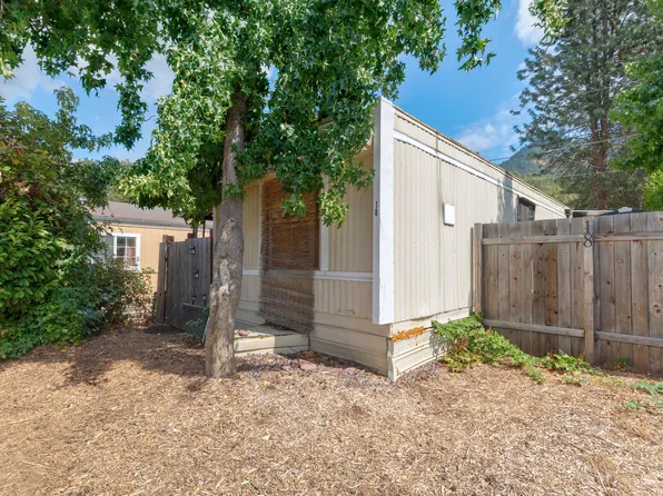 7001 Rogue River Hwy Space 18, Grants Pass, OR 97527
