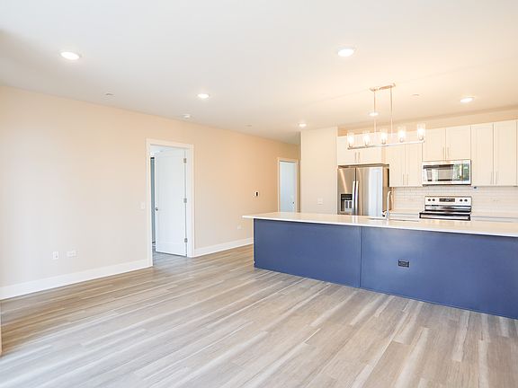 3rd image of 882 Lee St #211