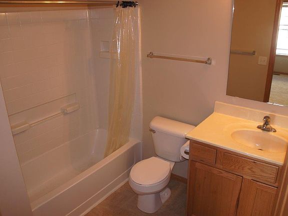 4th image of 10920 Goodhue St NE Unit A