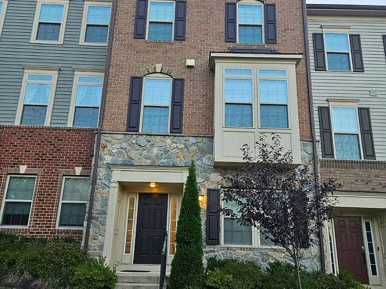 7313 Taylors Hill Ln — Photo 1