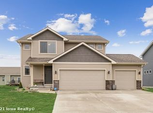 905 NW Sienna Dr, Grimes, IA 50111