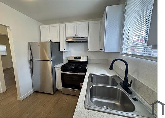5th image of 135 E 55th St