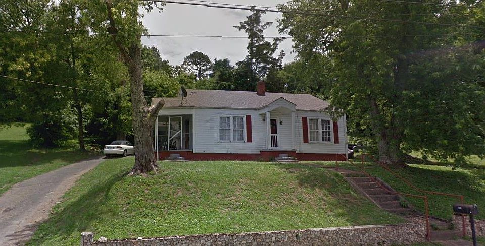 2nd image of 601 Westover Dr SW