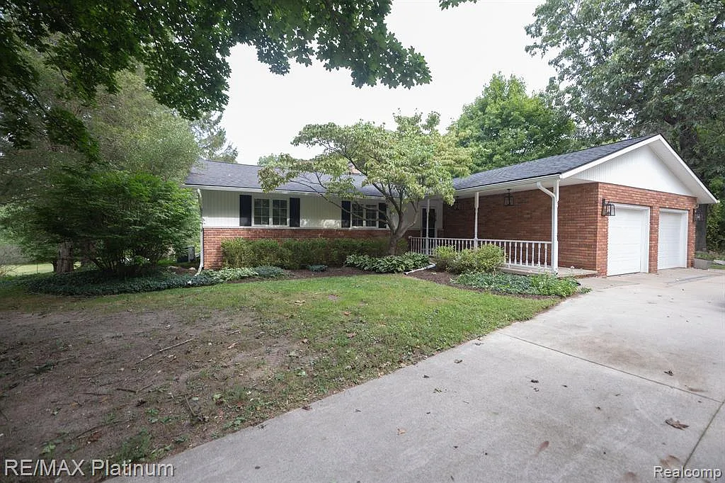 6025 Brighton Rd photo 1