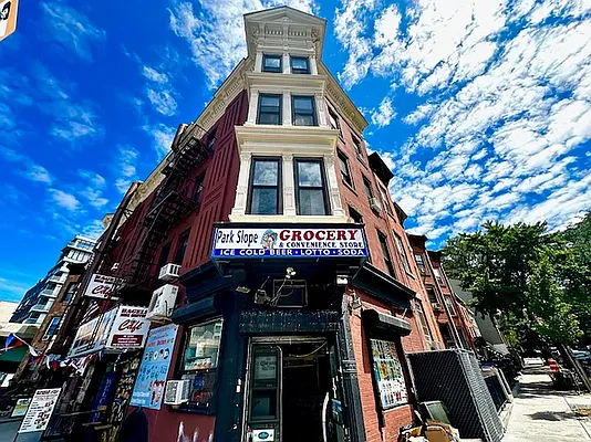 Rented by Voro Purple LLC | media 17