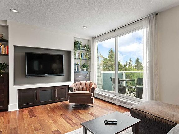 4th image of 312 N Cedar Cres SW #301