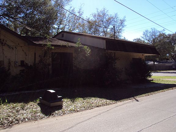 3rd image of 528 N East Ave
