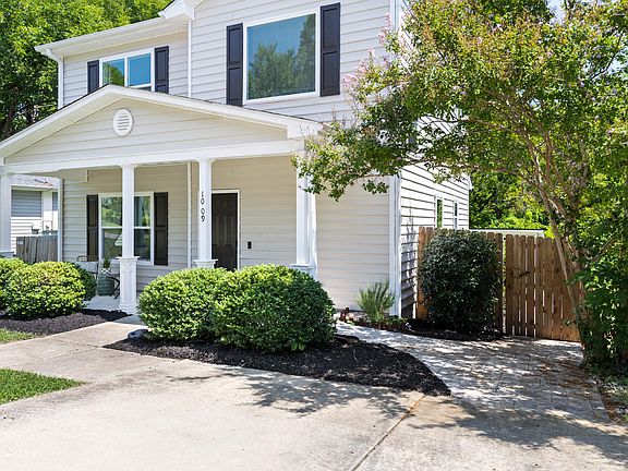 3rd image of 1009 Rock St