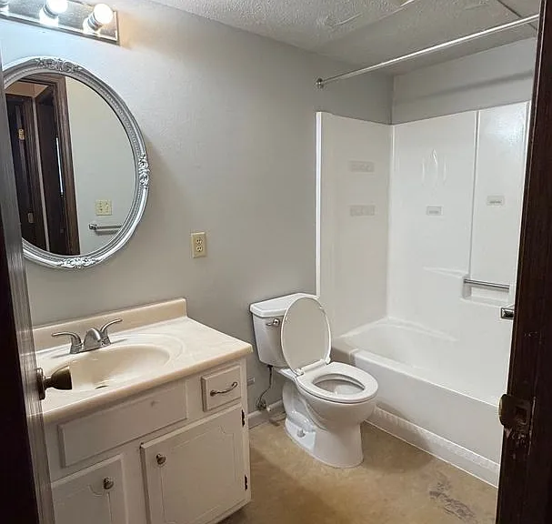 3355 W Laskey Rd — Photo 10