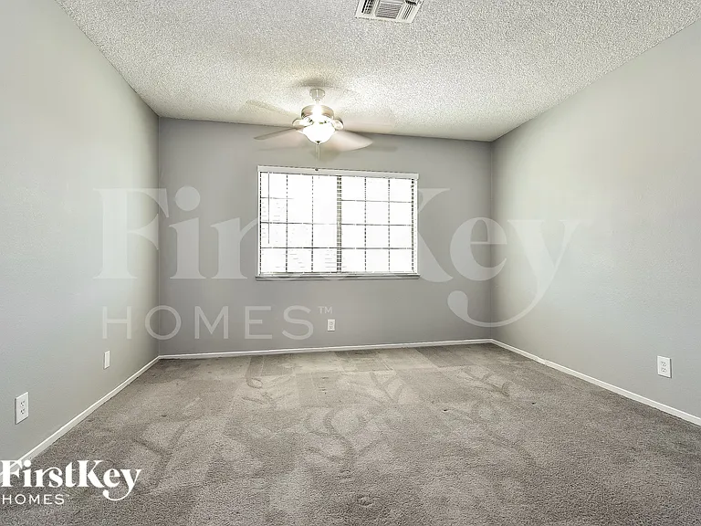 1613 Amboy Dr — Photo 8