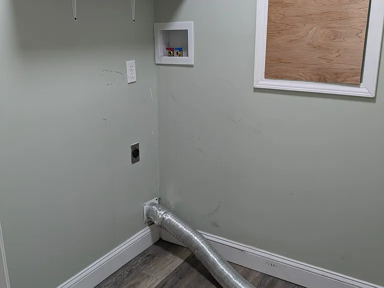 Washer/dryer hookups