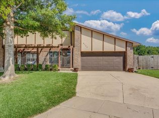 8725 E Longlake Cir, Wichita, KS 67207