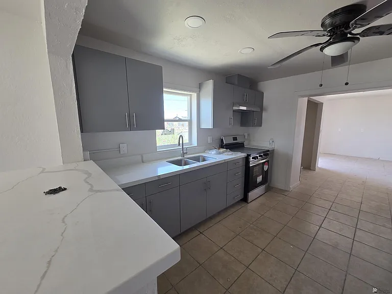 2092 S Maple Ave #1 — Photo 6