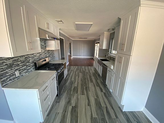 5th image of 1633 Black Hawk Ln