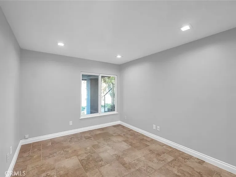 4642 Poe Ave — Photo 28