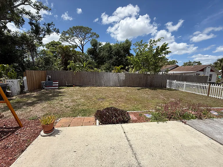 4051 Adrian Ave — Photo 13