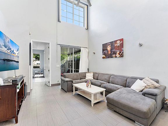 5th image of 1251 Hayes Street
