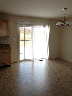 4th image of 2435 Newtown Ln