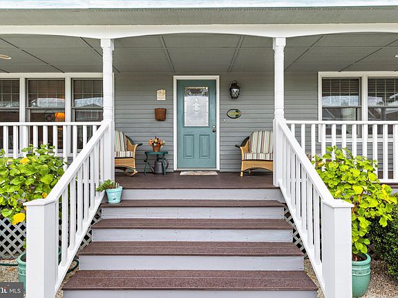 3rd image of 10608 Beach Ave