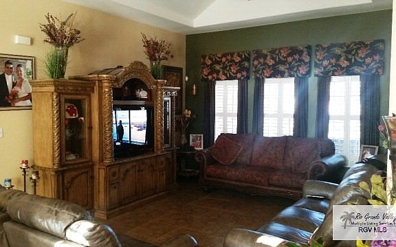 3rd image of 2913 Westchester Ln