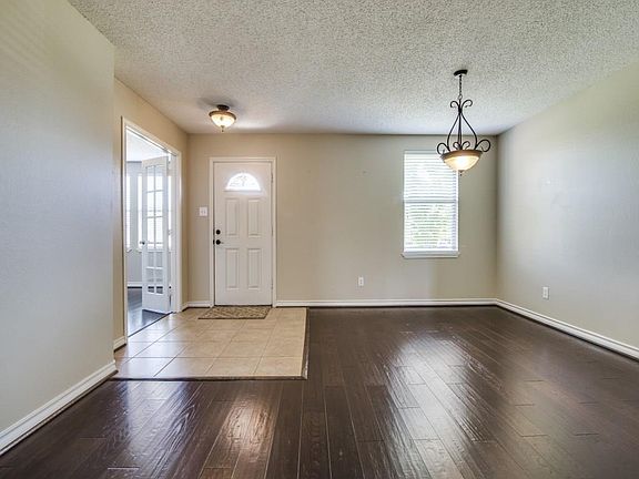 4th image of 3014 Pineridge Dr