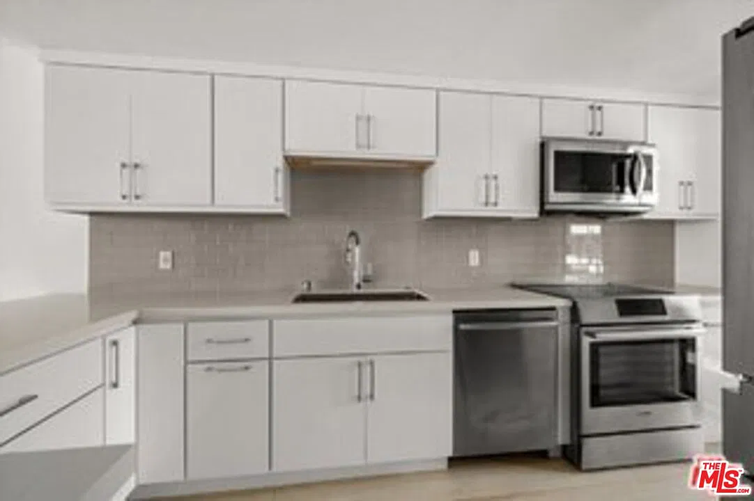 4316 Marina City Dr — Photo 2
