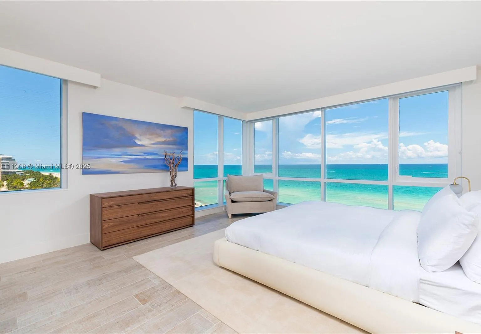 2399 Collins Avenue — Photo 1