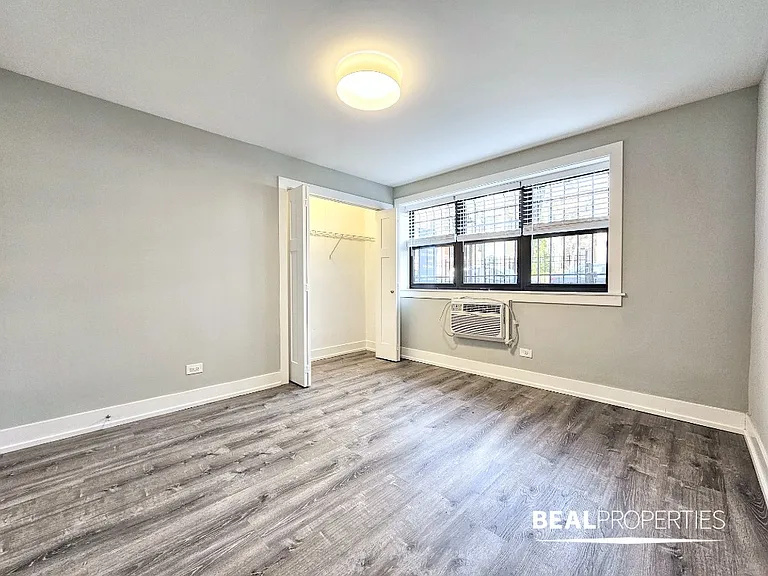 445 W Barry — Photo 107