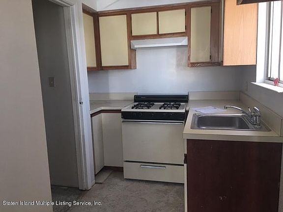 5th image of 75R Arlington Pl