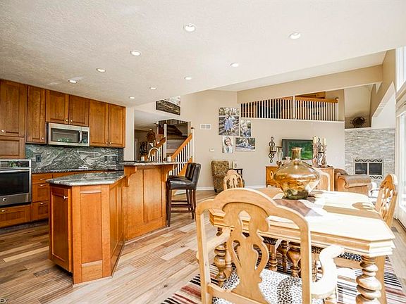2nd image of 4255 Vilamoura Dr