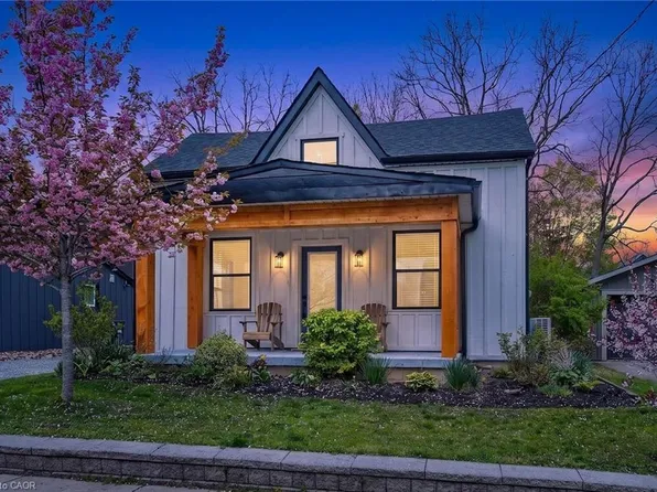 255 Macnab St, Hamilton, ON L9H 2K4