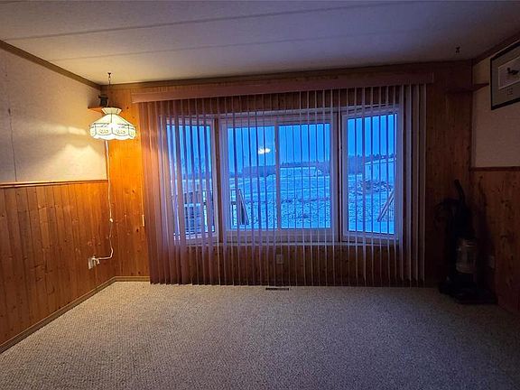 4th image of 87 Maple St