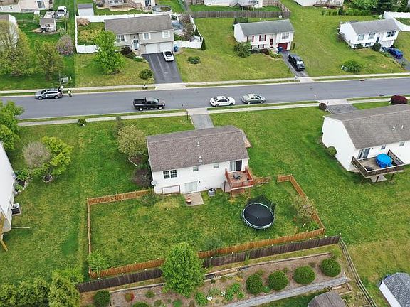 4th image of 155 Asbury Ct