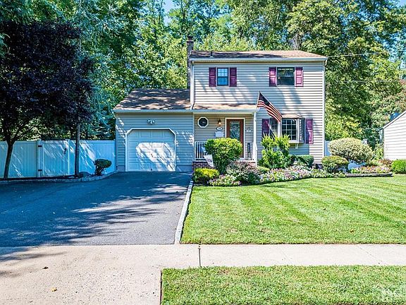 3rd image of 146 Golf Ave W