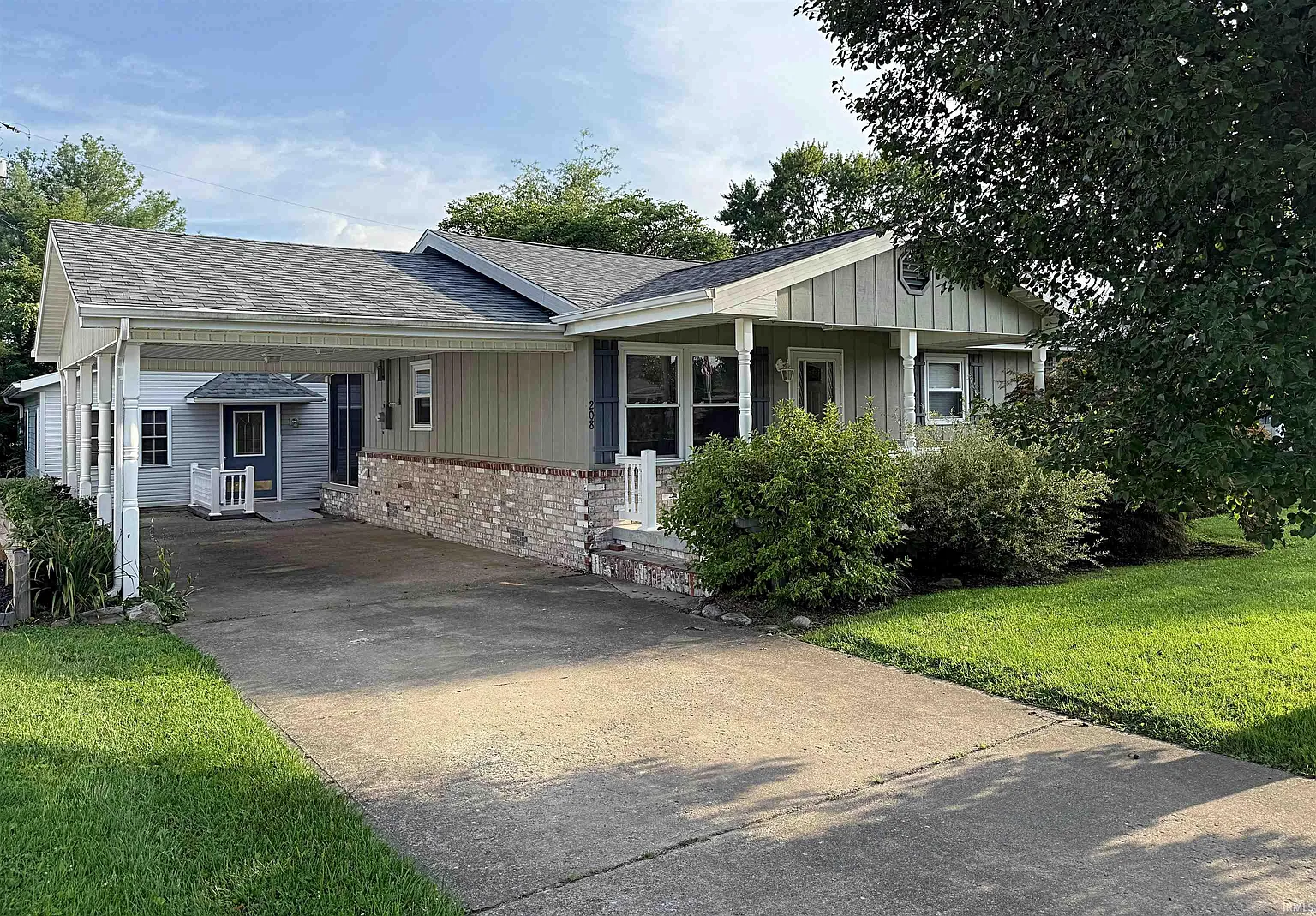 208 Sycamore St photo 1