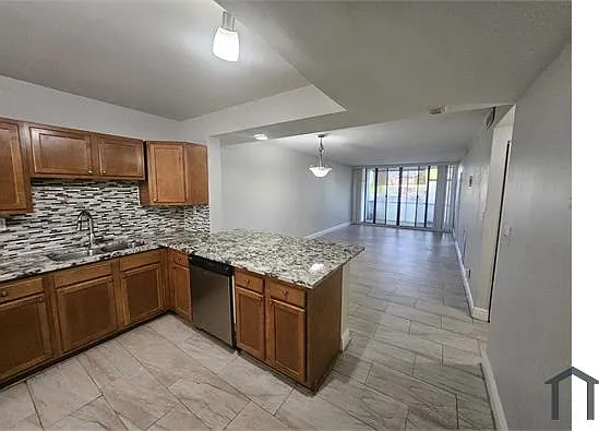 8441 Forest Hills Dr — Photo 4