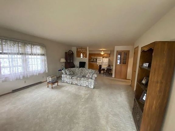 3rd image of 2421 Penn St