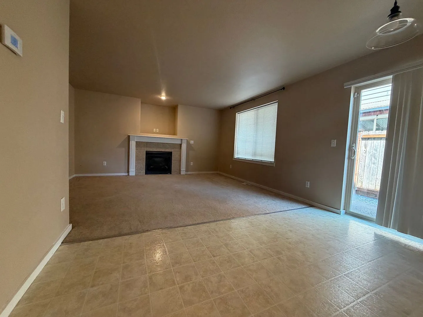 Beautiful Tacoma 4-Bedroom! Apply Today! — Photo 4